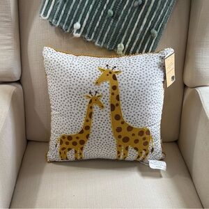 NWT Decorative Throw Pillow Embroidered Giraffes Nursey Mustard Piping‎